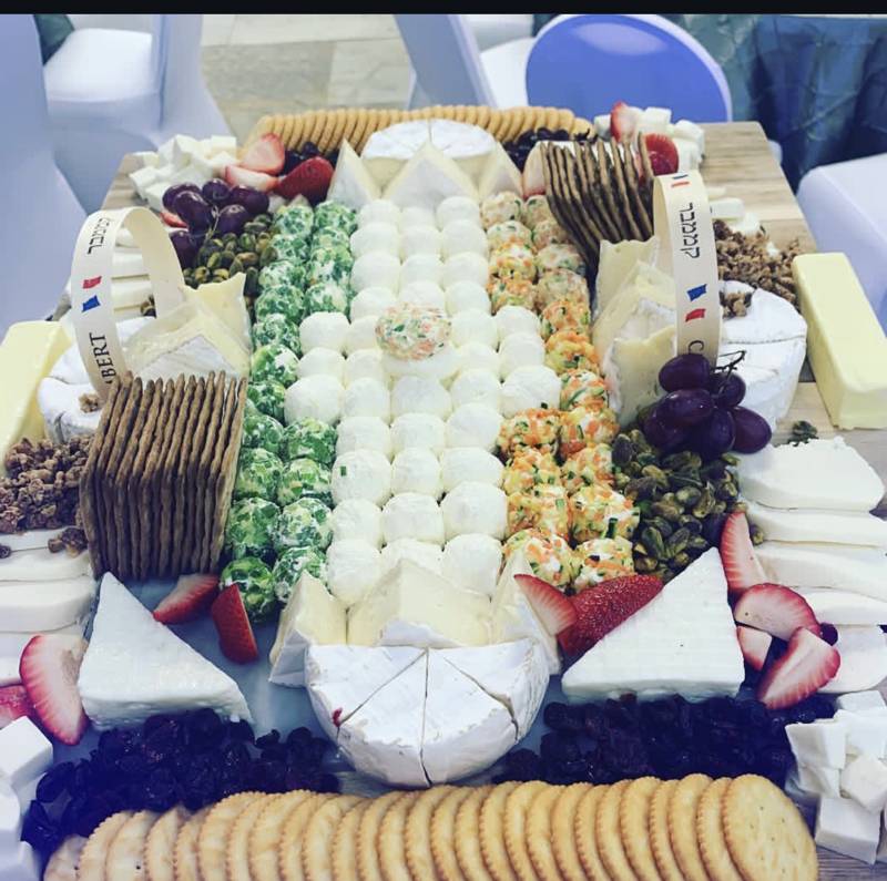 Assorted Cheese, Fruit & Cracker Board